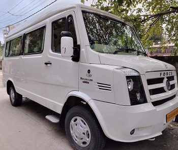 Luxury-tempo-traveller-bangalore-2-1